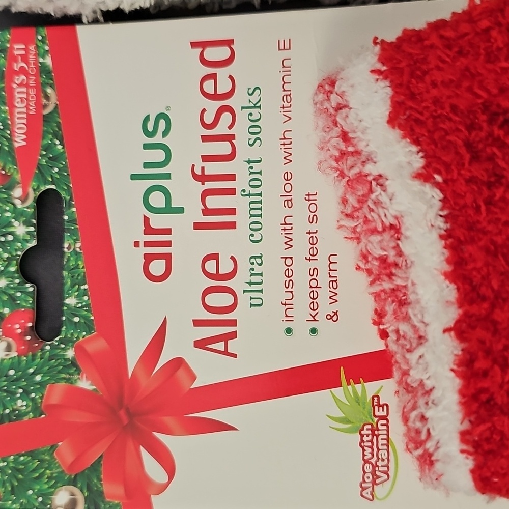 3 Pairs Of Cozy Fuzzy Socks Set - Red, Black, and Gray, Womens Size ~4-10 - Picture 2 of 9